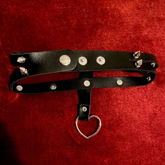 Hot Topic Gothic Adjustable Choker Necklace - Picture 2 of 3